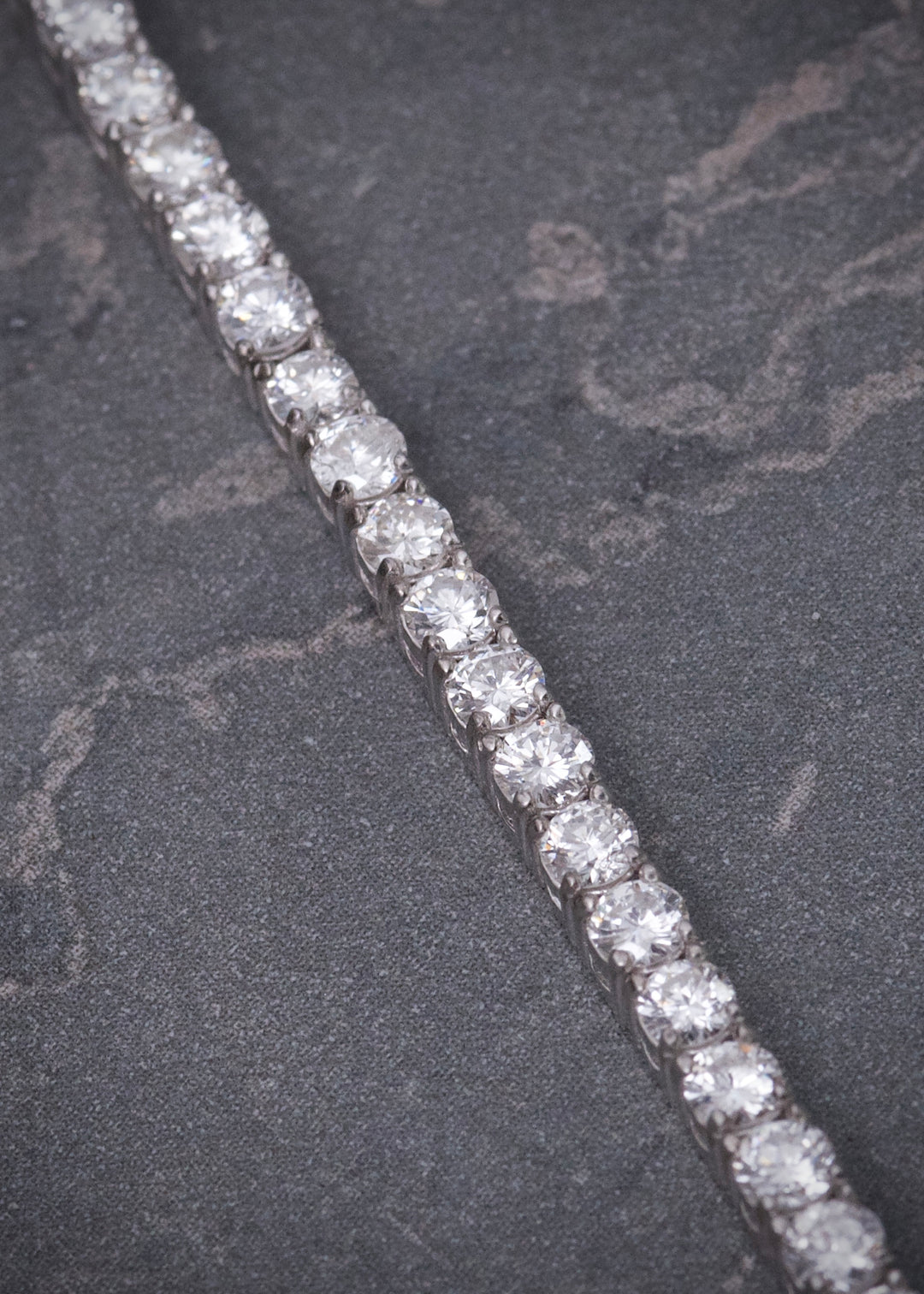 Pulso tenis con 383pts de diamantes 10gr / Largo 18cm — Oro Blanco