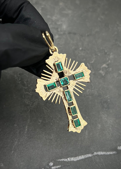 Dije cruz con 200pts de esmeralda 7.05gr / Largo 5.5cm / Oro Amarillo (Joya) M