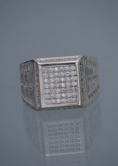Anillo con swarovski blanco 7.4gr / TALLA 10 1/2 / Plata B