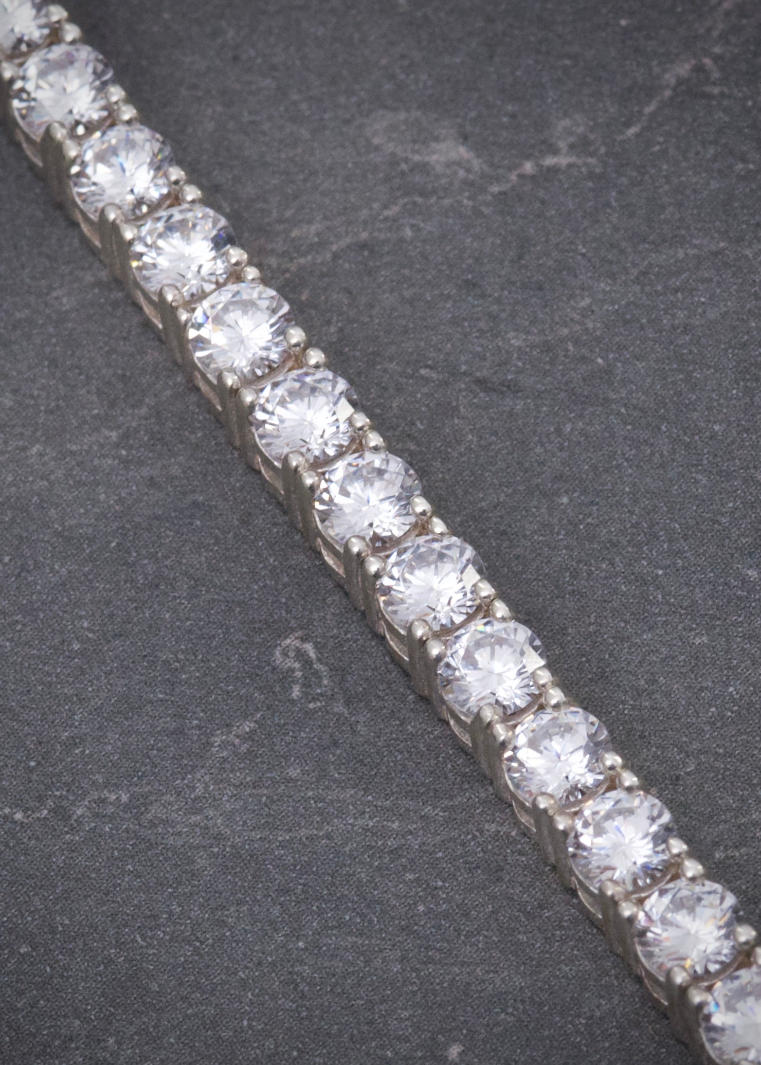 Pulso tenis con swarovski blanco 22.3gr / Largo 19cm / Plata P