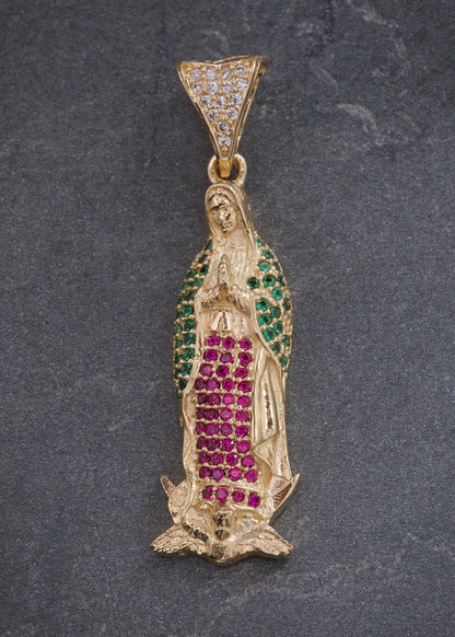 Dije Virgen de Guadalupe con Swarovski Verde y Fucsia 4.8gr / 4.1cm / 9mm — Oro Amarillo