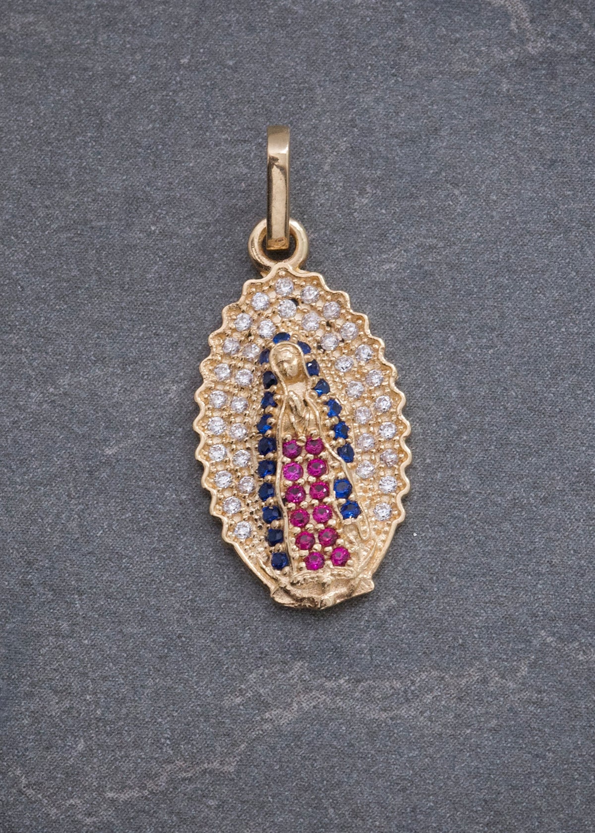 Dije Virgen de Guadalupe con Swarovski Azul y Fucsia 2.1gr / 2.7cm / 11mm — Oro Amarillo