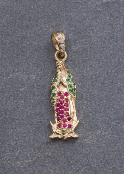 Dije Virgen de Guadalupe con Swarovski Verde y Fucsia 2.1gr / 2.8cm / 8mm — Oro Amarillo