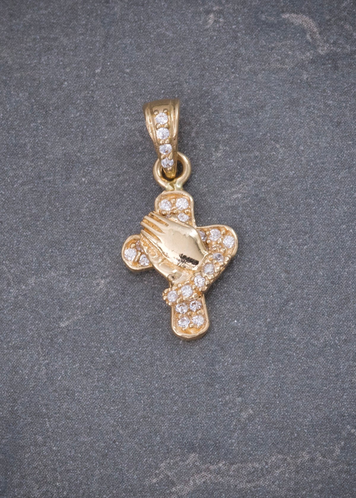 Dije Cruz con Swarovski Blanco 1.3gr / 2cm / 10mm — Oro Amarillo