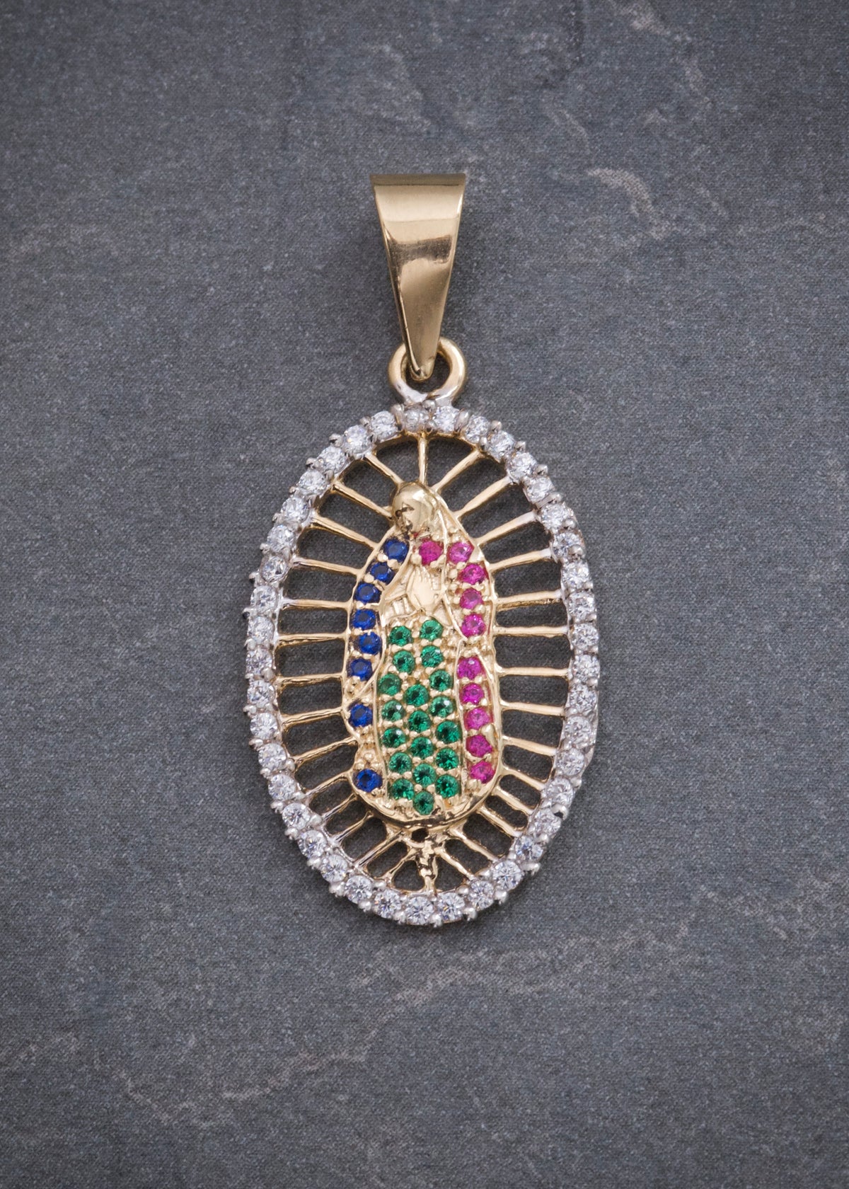 Dije Virgen de Guadalupe con Swarovski Azul y Fucsia 2.7gr / 3.7cm / 17mm — Oro Amarillo