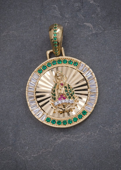 Dije Virgen de Guadalupe con Swarovski Verde y Blanco 6.85gr / 3.4cm / 24mm — Oro Amarillo