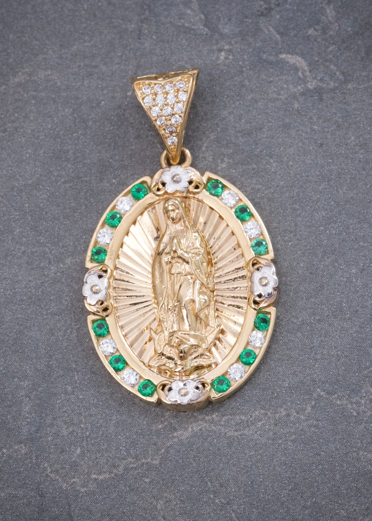 Dije Virgen de Guadalupe con Swarovski Verde y Blanco 7gr / 3.5cm / 20mm — Oro Amarillo