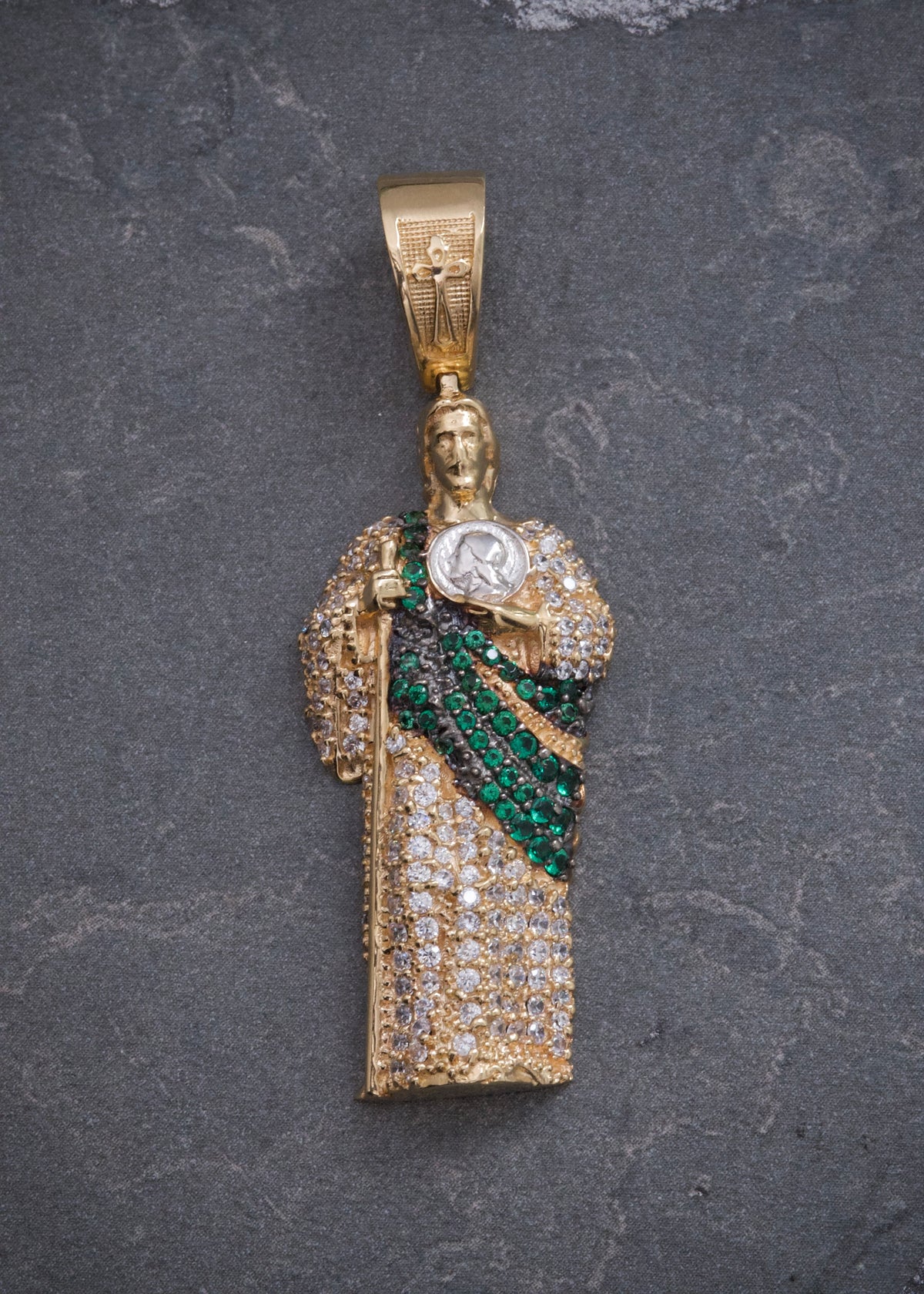 Dije San Judas con Swarovski Verde y Blanco 7.3gr / 5cm / 17mm — Oro Amarillo