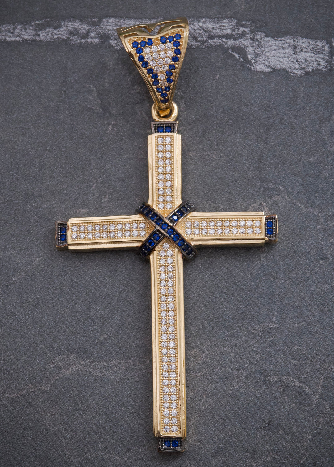 Dije Cruz con Swarovskis Azul y Blanco 8.9gr / 6.9cm / 34mm — Oro Amarillo