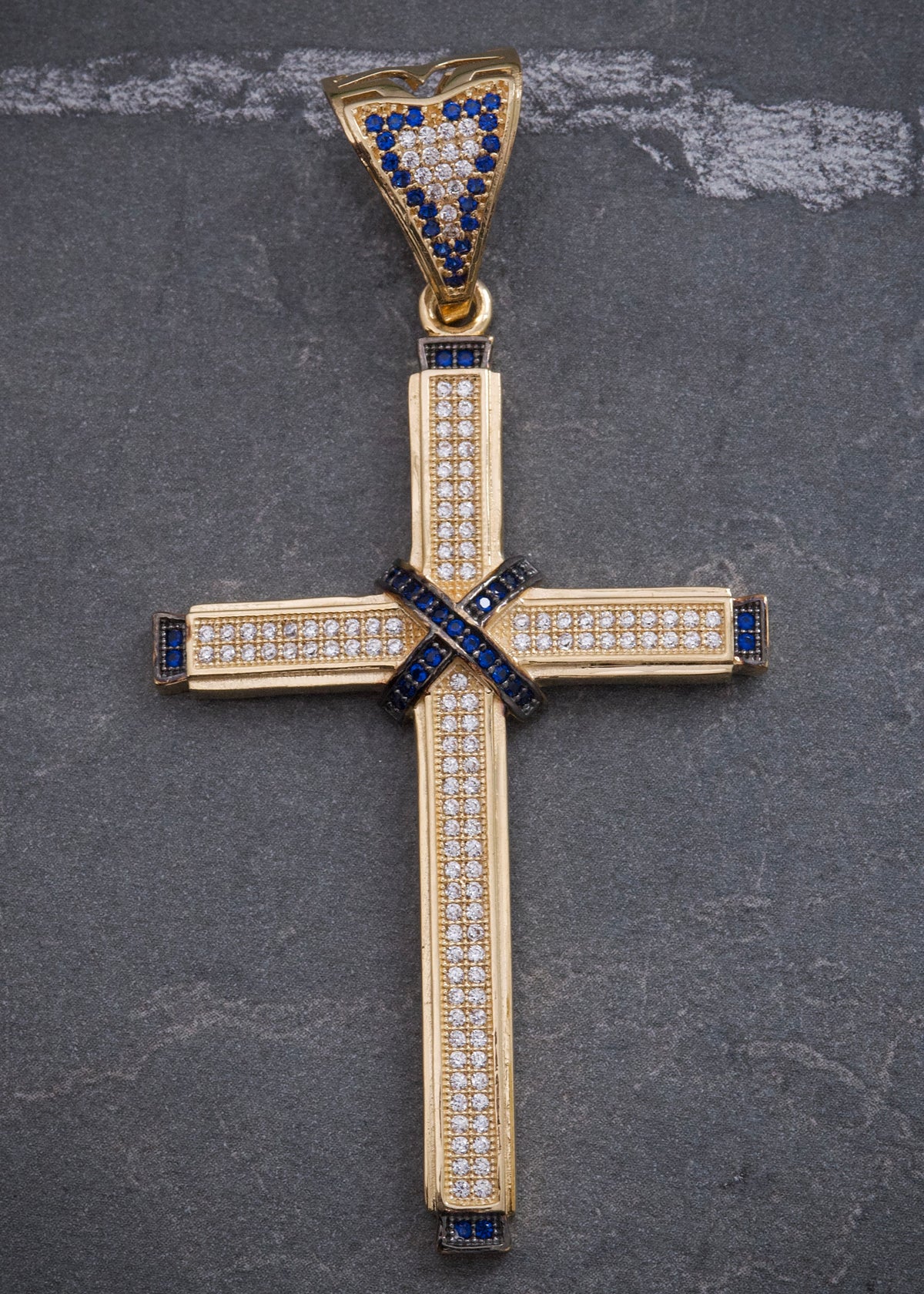 Dije Cruz con Swarovskis Azul y Blanco 8.9gr / 6.9cm / 34mm — Oro Amarillo