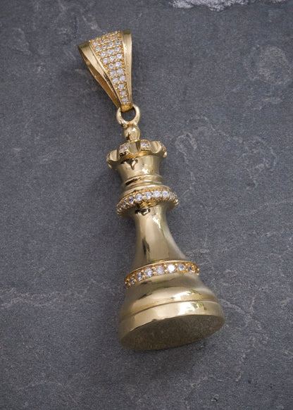 Dije Reina Ajedrez con Swarovski Blanco 11.65gr / 5.2cm / 17mm — Oro Amarillo