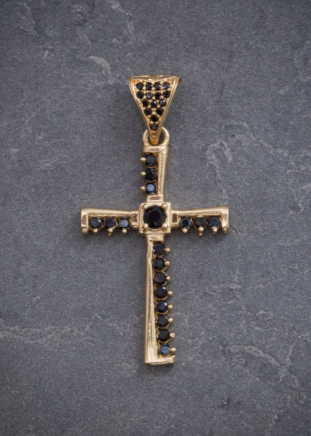 Dije Cruz con Swarovski Negro 3.95gr / 4cm / 20mm — Oro Amarillo