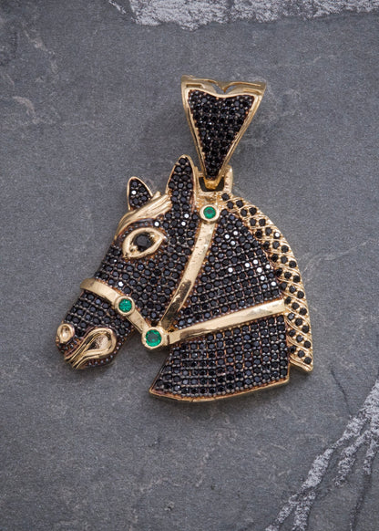 Dije Caballo con Swarovski Negro 15gr / 4.5cm / 33mm — Oro Amarillo