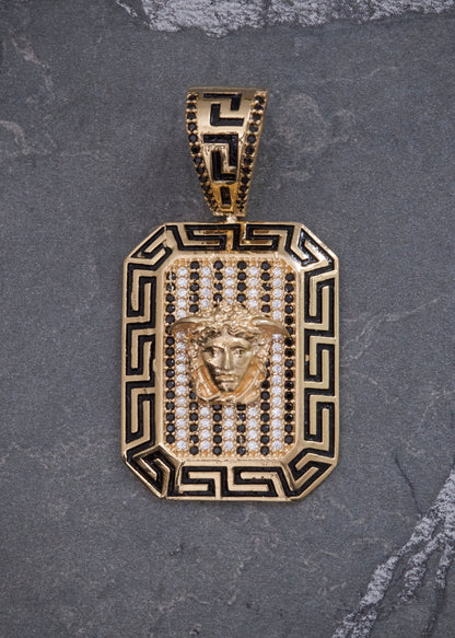 Dije Medusa con Swarovski Negro 11.75gr / 4.4cm / 23mm — Oro Amarillo