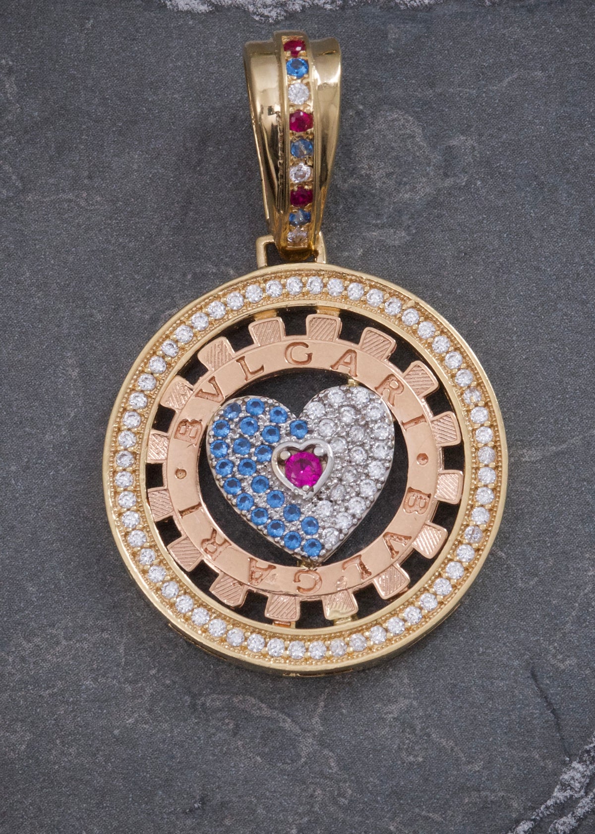 Dije Corazon Bv con Swarovskis 11.55gr / 4.3cm / 28mm — Tres Oros