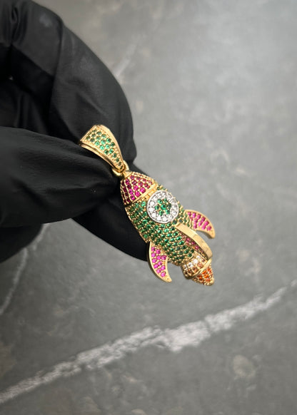 Dije Cohete con Swarovski Multicolor 6.85gr / 4.2cm / 17mm — Oro Amarillo