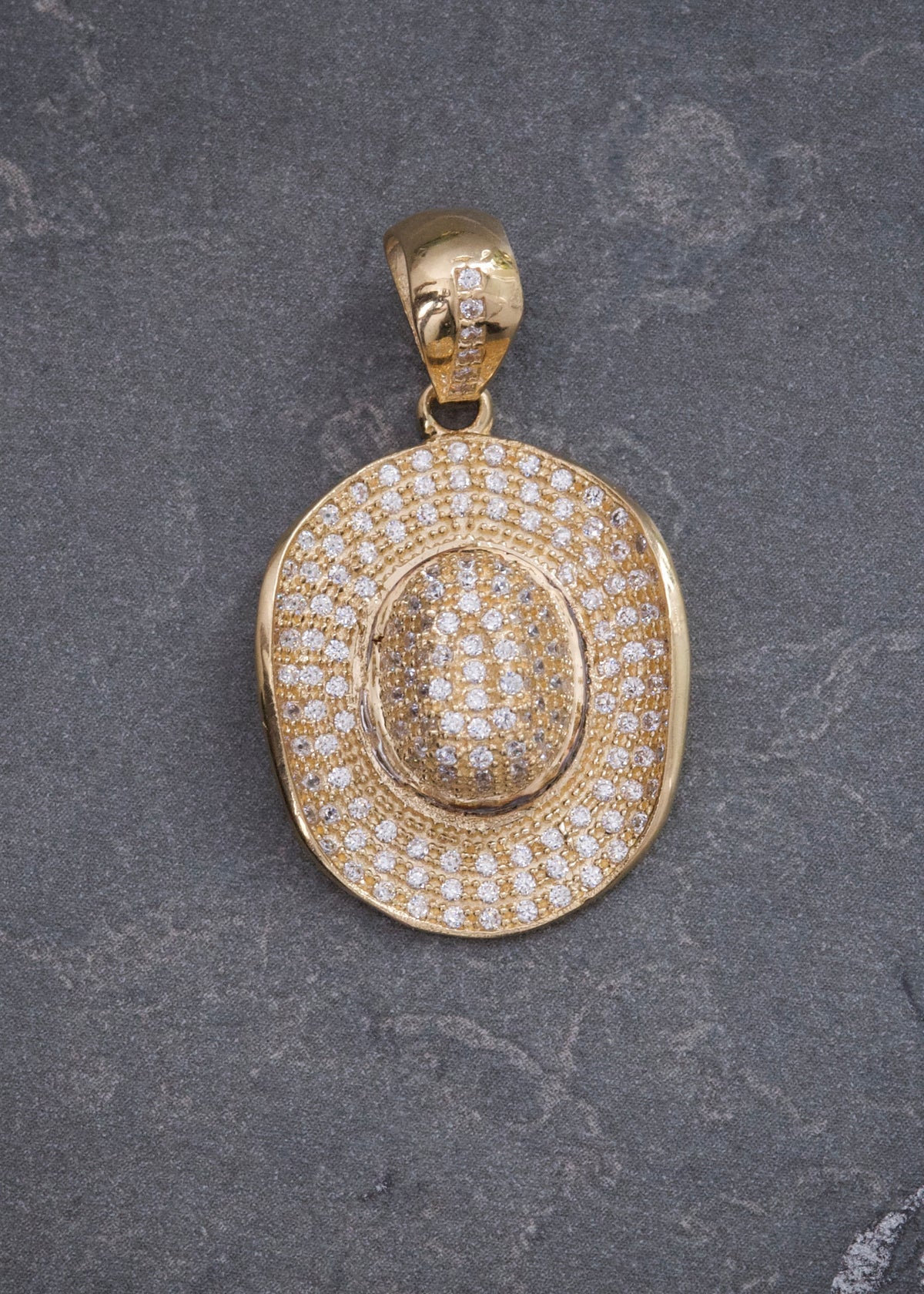 Dije Sombrero con Swarovski Blanco 5.85gr / 3.2cm / 19mm — Oro Amarillo