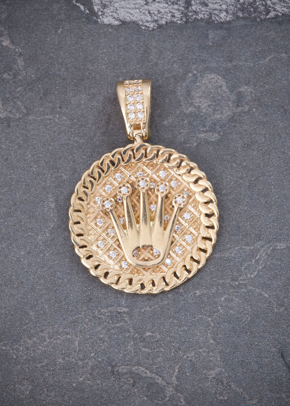 Dije Corona Rx con Swarovski Blanco 5.35gr / 3cm / 21mm — Oro Amarillo