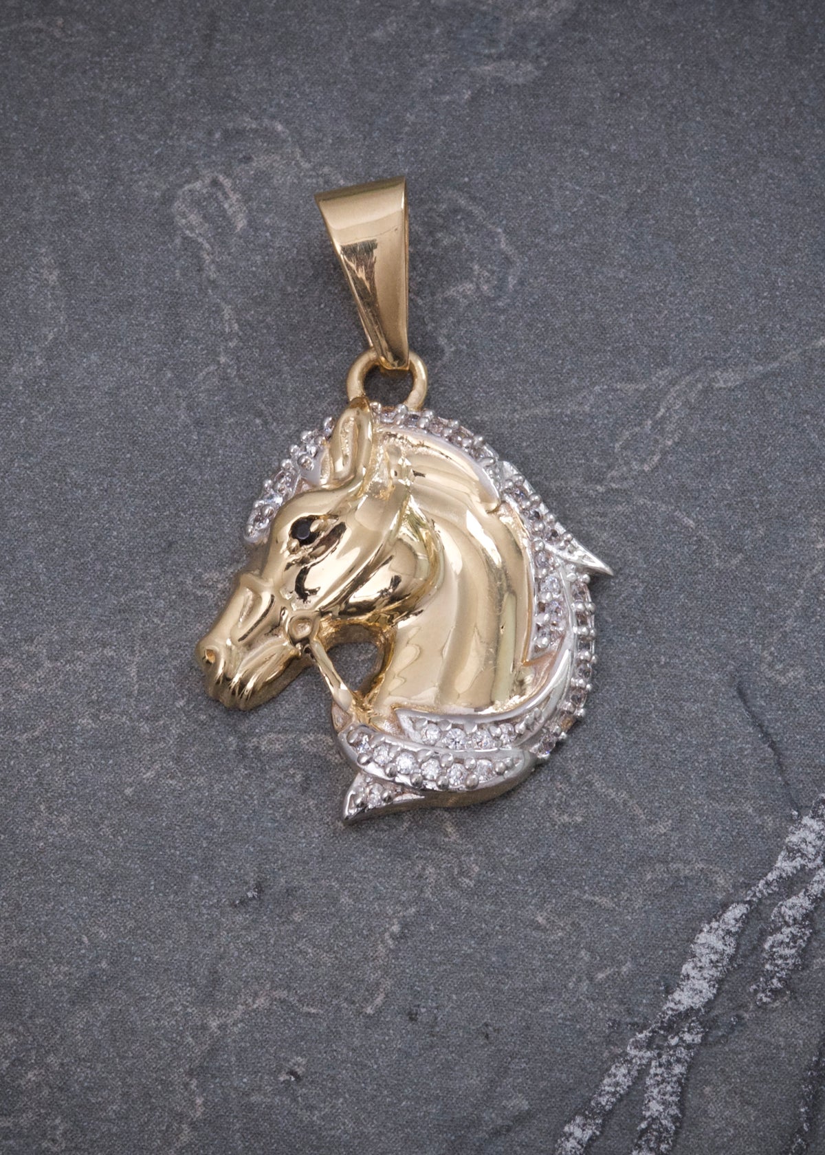 Dije Caballo con Swarovski Blanco 2.85gr / 3cm / 20mm — Oro Amarillo
