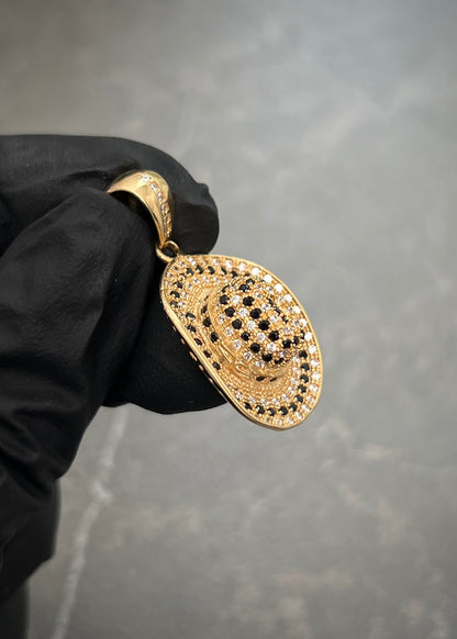 Dije Sombrero con Swarovski Blanco y Negro 6.1gr / 3.2cm / 19mm — Oro Amarillo