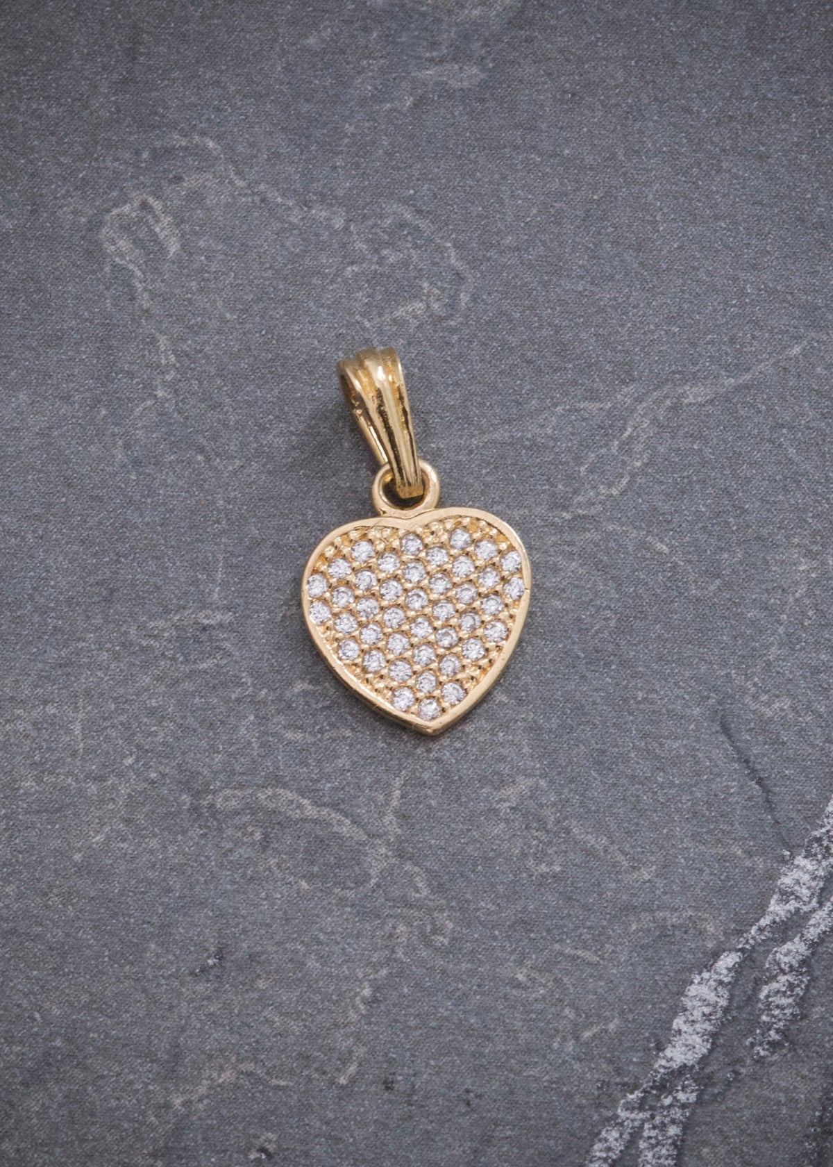 Dije Corazon con Swarovski Blanco 1.15gr / 1.7cm / 10.4mm — Oro Amarillo