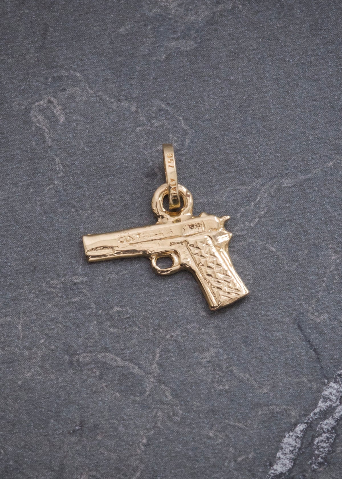 Dije Pistola 1.4gr / 1.8cm / 15.5mm — Oro Amarillo