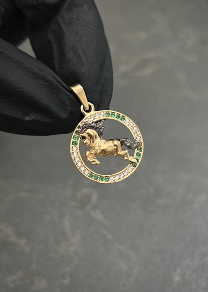 Dije Caballo con Swarovskis 1.5gr / 2.4cm / 16.3mm — Oro Amarillo