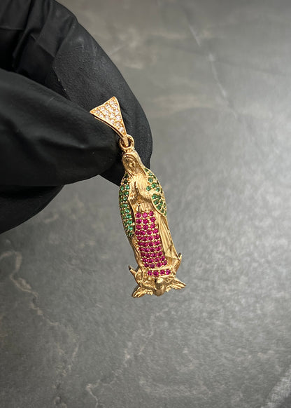 Dije Virgen de Guadalupe con Swarovski Verde y Fucsia 4.8gr / 4.1cm / 9mm — Oro Amarillo