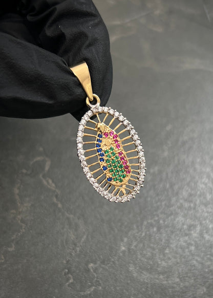 Dije Virgen de Guadalupe con Swarovski Azul y Fucsia 2.7gr / 3.7cm / 17mm — Oro Amarillo