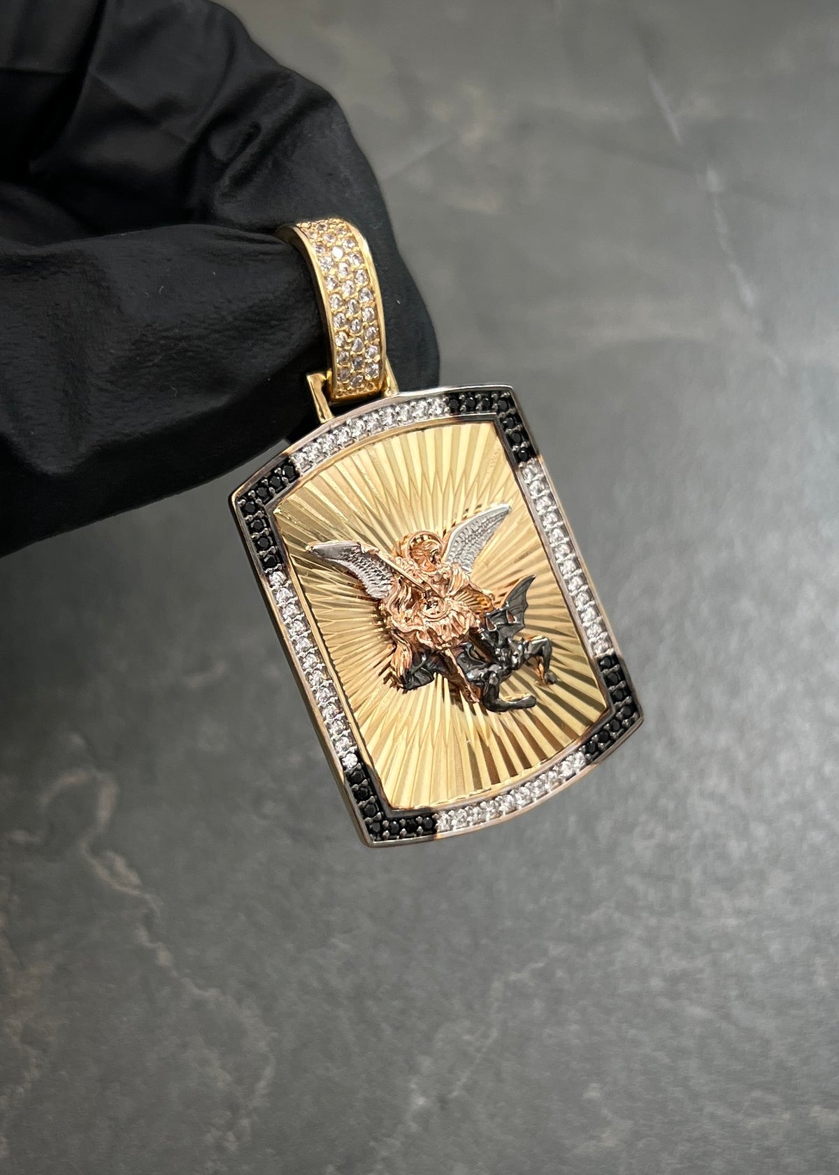 Dije Arcangel San Miguel 8.45gr / 4.2cm / 22mm — Oro Amarillo
