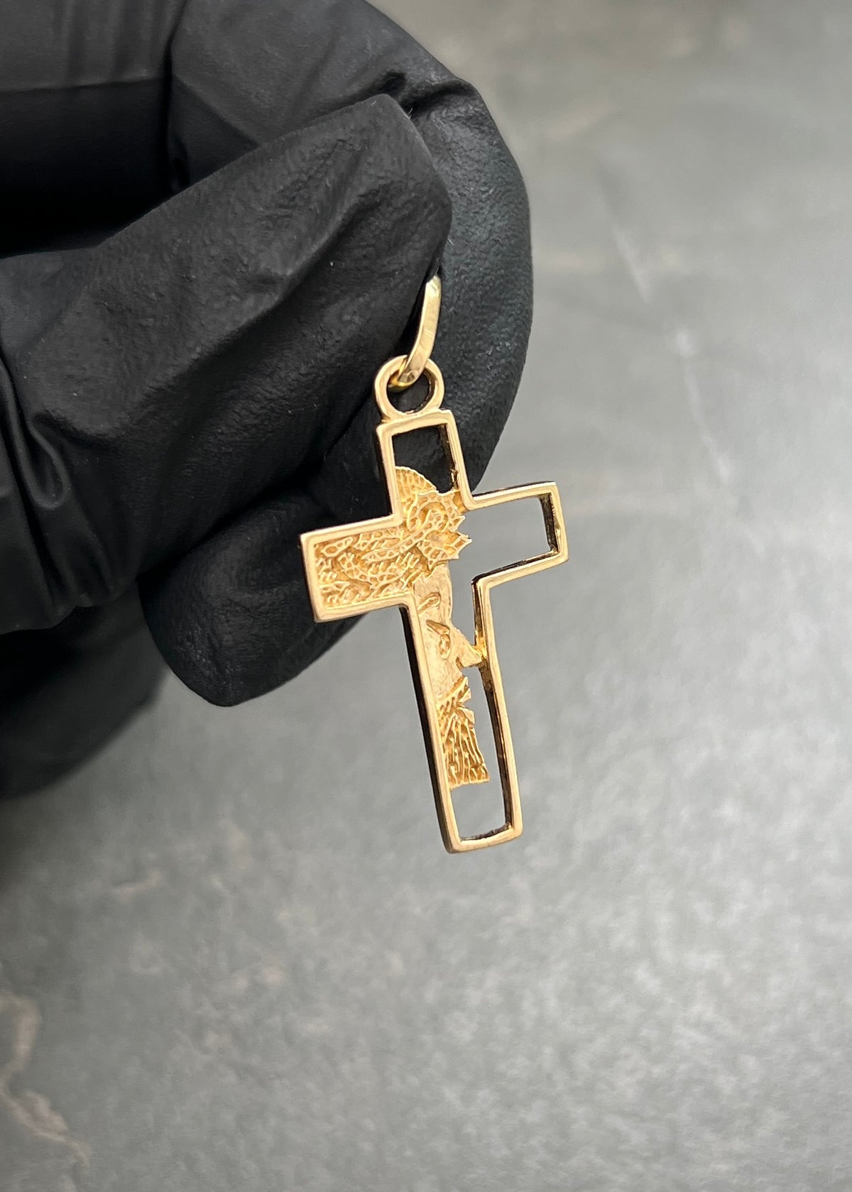 Dije Cruz con Cristo 1.95gr / 3.5cm / 17mm — Oro Amarillo