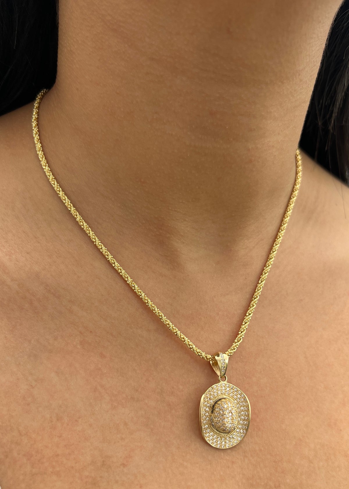 Dije Sombrero con Swarovski Blanco 5.85gr / 3.2cm / 19mm — Oro Amarillo