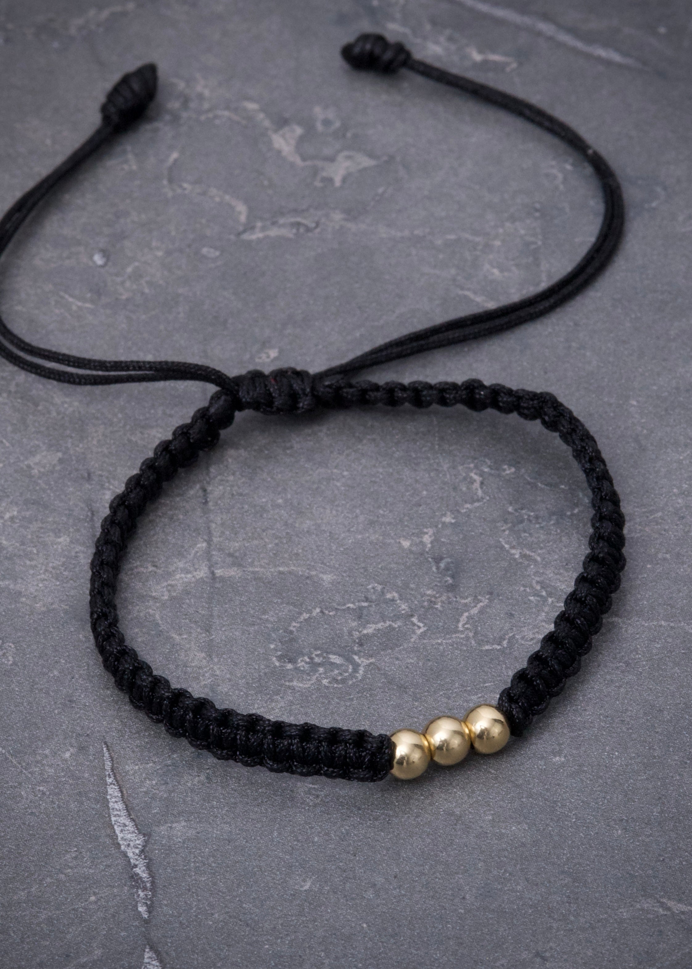 Pulsera en hilo negro con bolas lisas 0.3gr / Oro Amarillo (Joya) M
