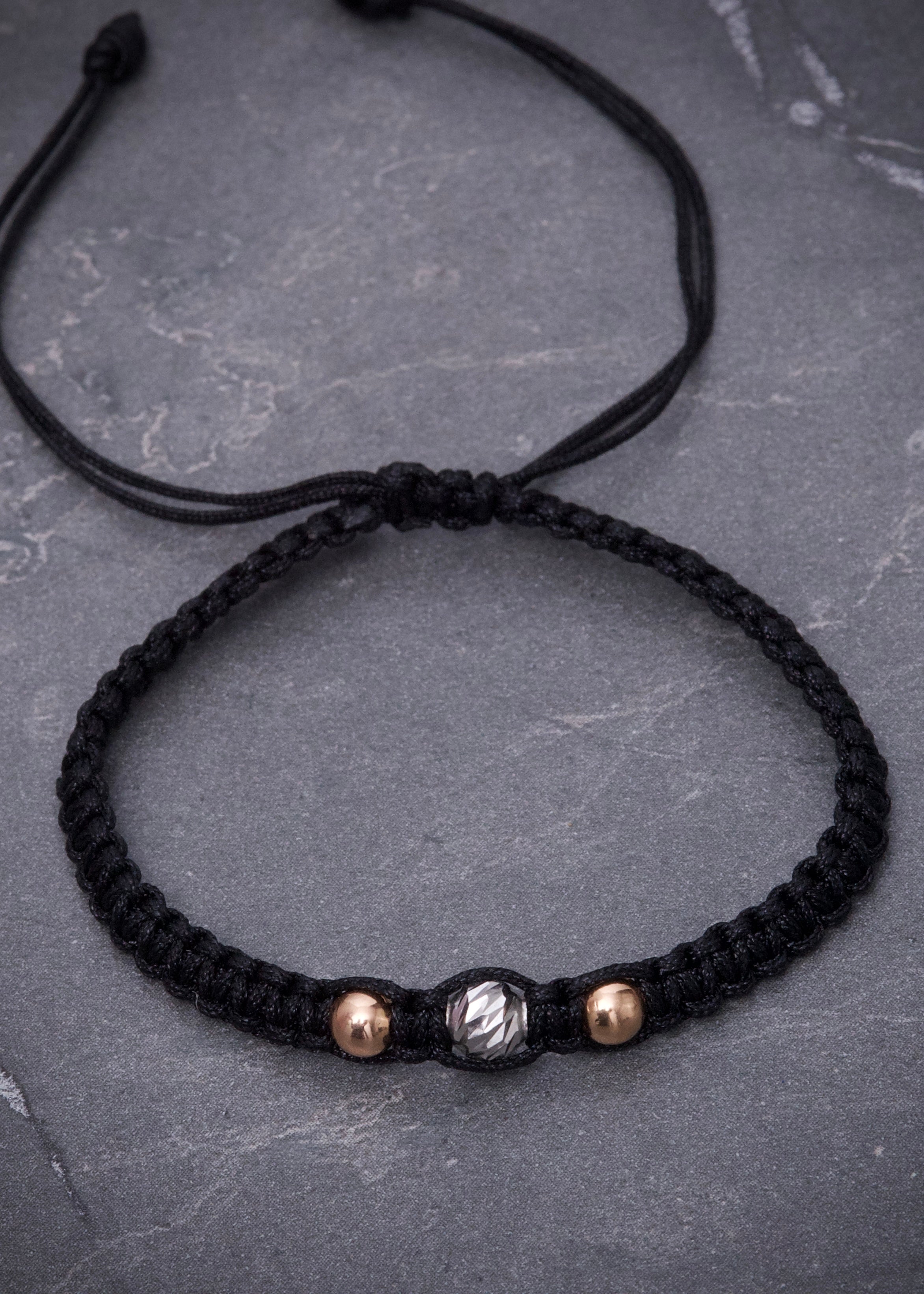 Pulsera en Hilo negro con bolas lisas y diamantada 0.35gr / Dos Oros (Joya) M