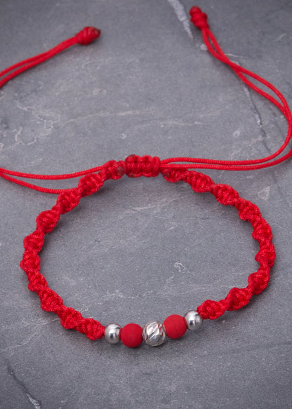 Pulsera en hilo rojo con bolas lisas diamantada y neoprenos 0.35gr / Oro Blanco (Joya) M