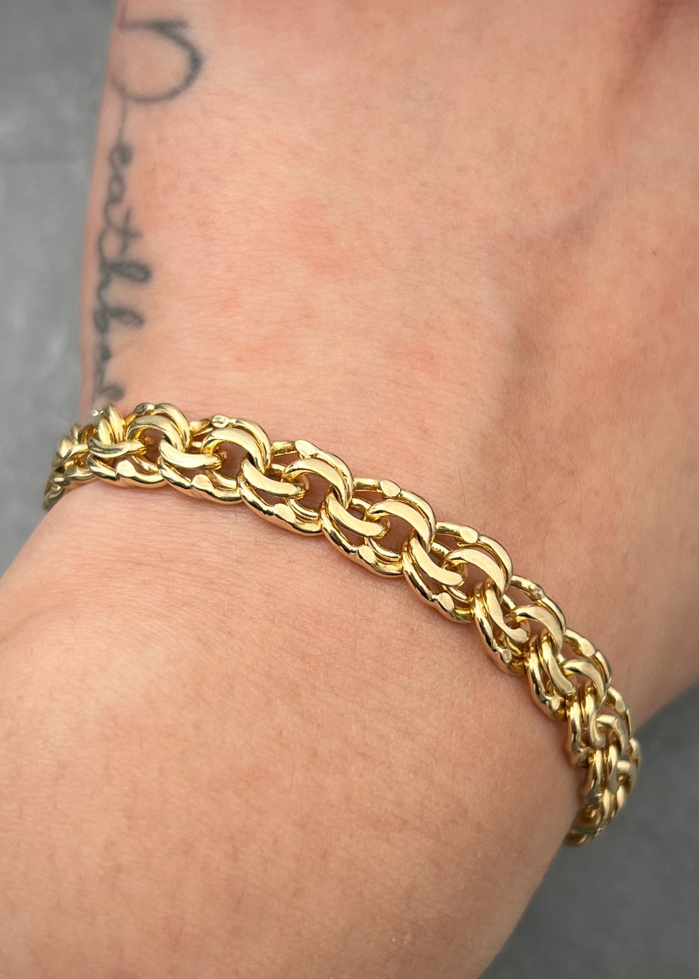 Pulso rustico 24.2gr / Largo 20.5cm / Oro Amarillo Nac M