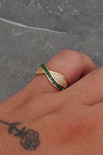 Anillo con swarovski blanco y verde 3.2gr / TALLA 7 1/4 / Oro Amarillo Nac P