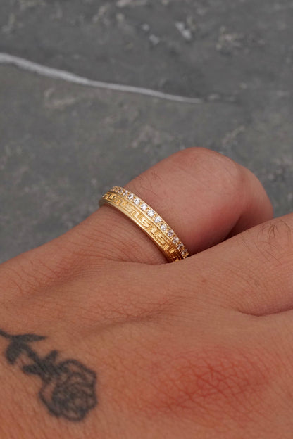 Anillo con swarovski blanco 2.95gr / TALLA 6 3/4 / Oro Amarillo Nac P