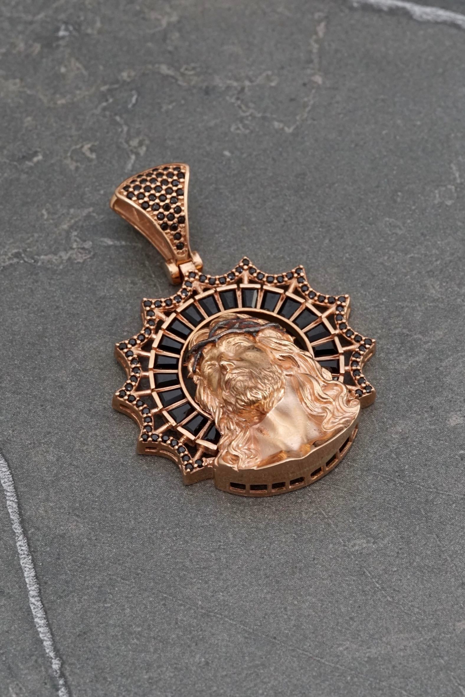 Dije rostro de jesus con swarovski negro 10.85gr / Largo 4.3cm / Oro Rosado Nac P