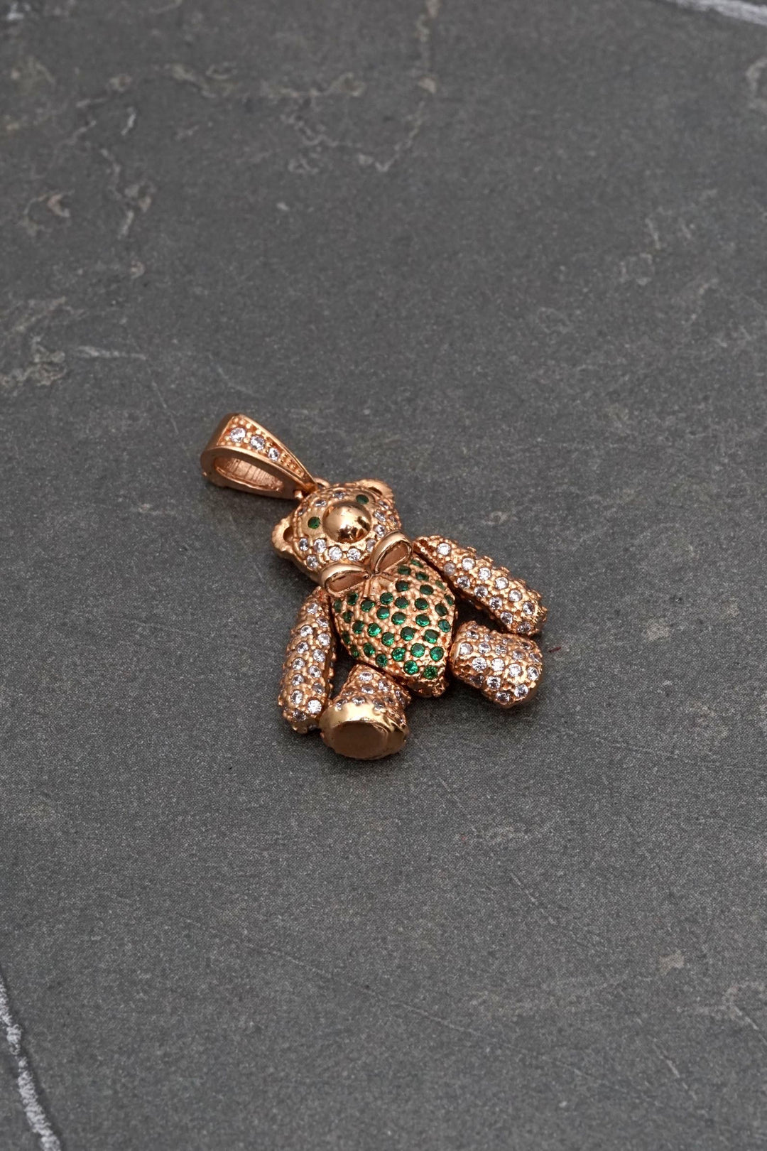 Dije articulado con swarovski verde y blanco 6.9gr / Largo 3cm — Oro Rosado