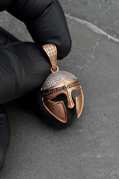 Dije gladiador con swarovski blanco 5.35gr / Largo 3.4cm / Oro Rosado Nac P