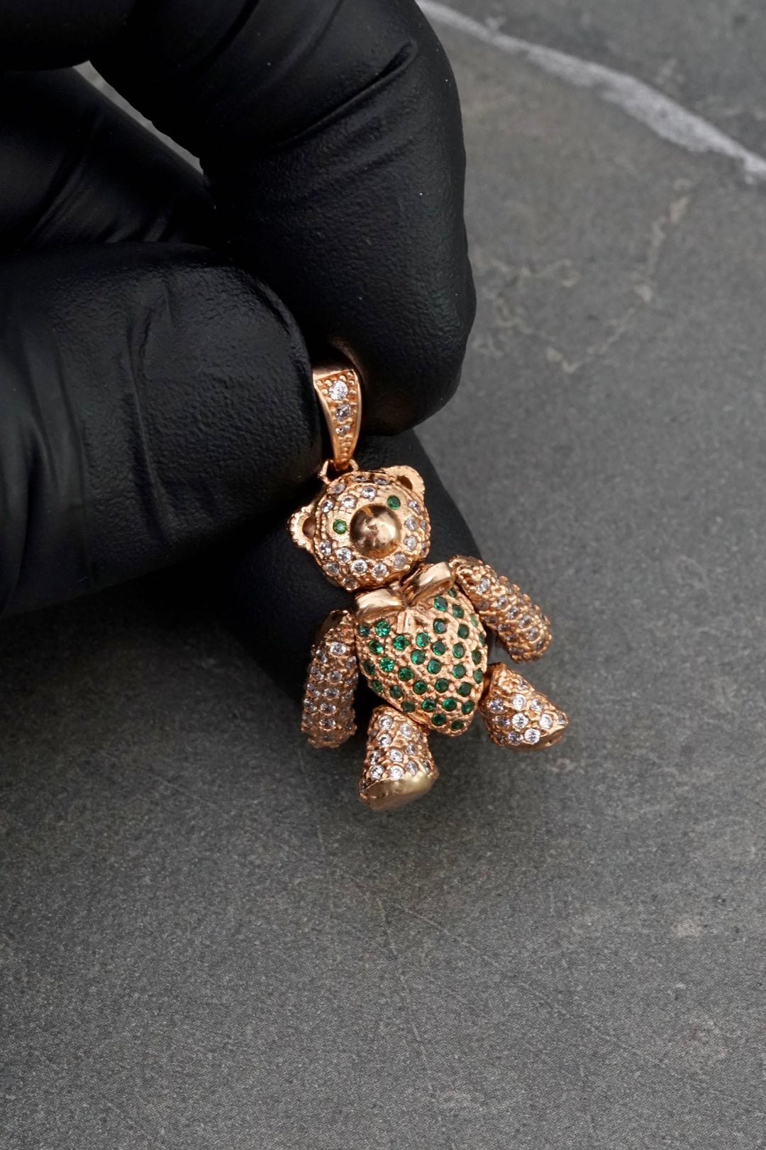 Dije articulado con swarovski verde y blanco 6.9gr / Largo 3cm — Oro Rosado
