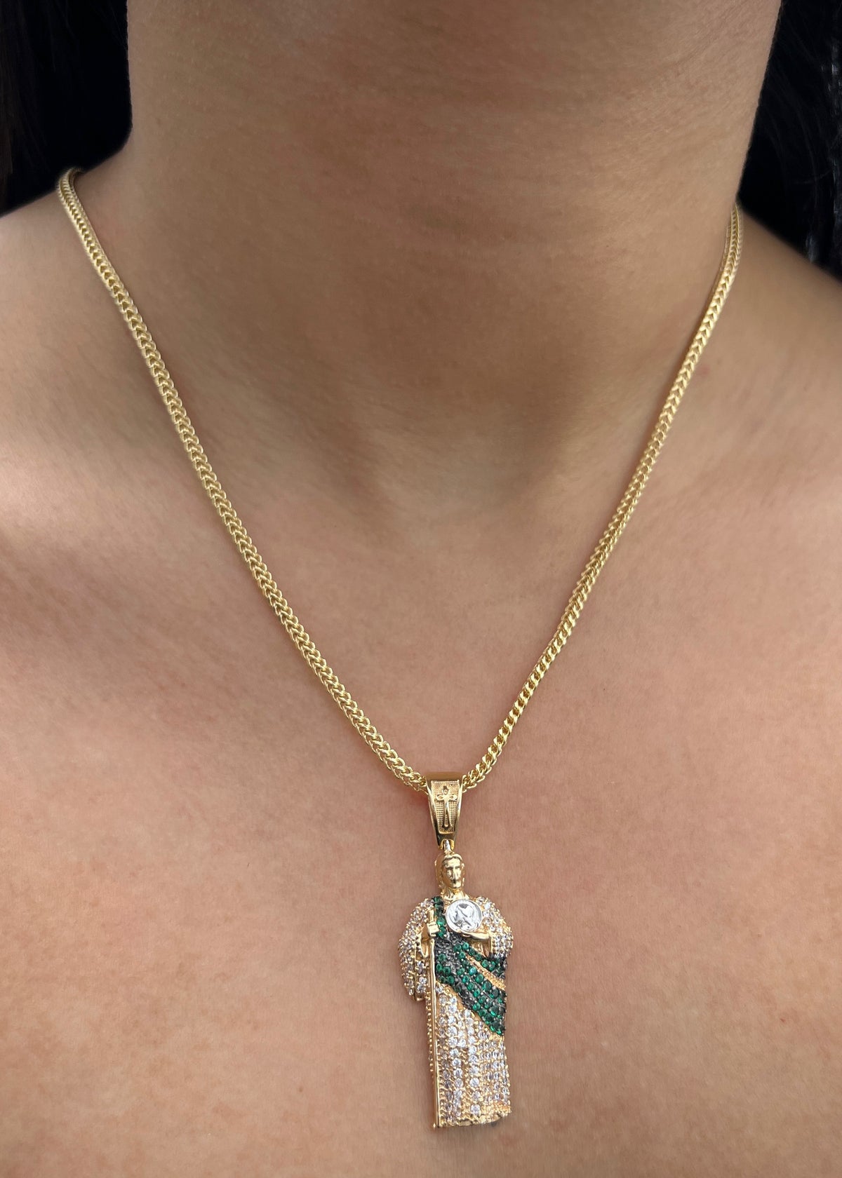 Dije San Judas con Swarovski Verde y Blanco 7.3gr / 5cm / 17mm — Oro Amarillo