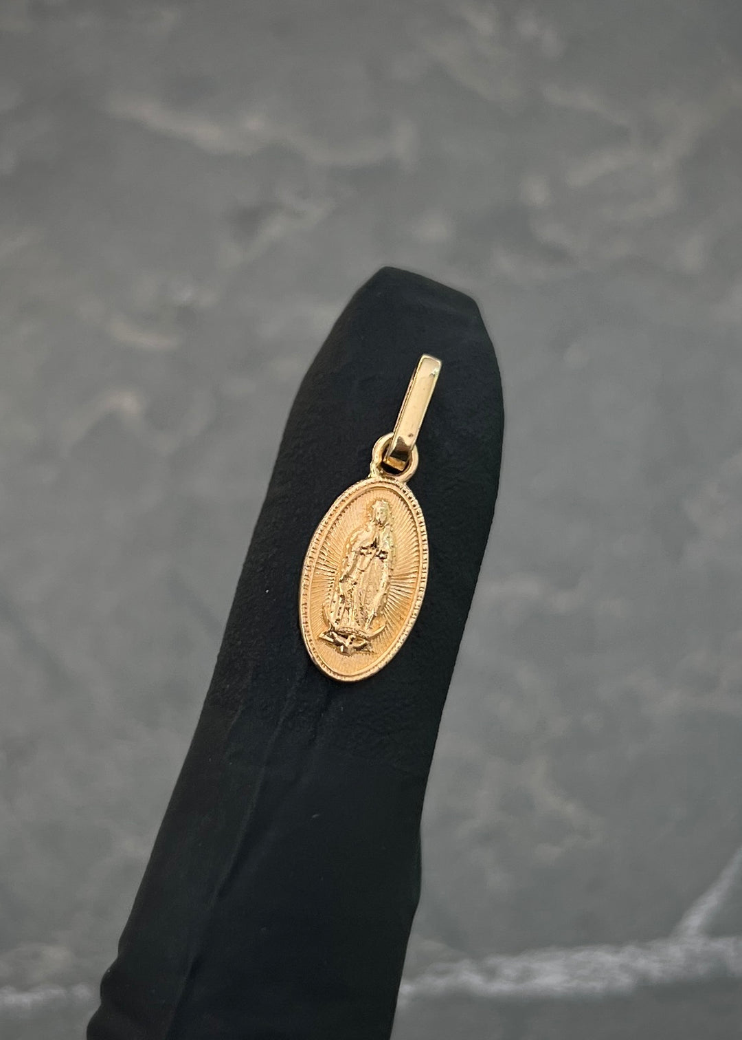 Dije Virgen de Guadalupe 0.9gr / 2cm / 7.3mm — Oro Amarillo