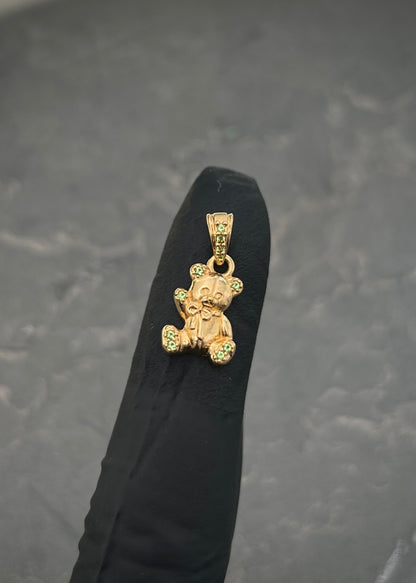 Dije Oso con Swarovski Verde 1.35gr / 1.7cm / 9mm — Oro Amarillo