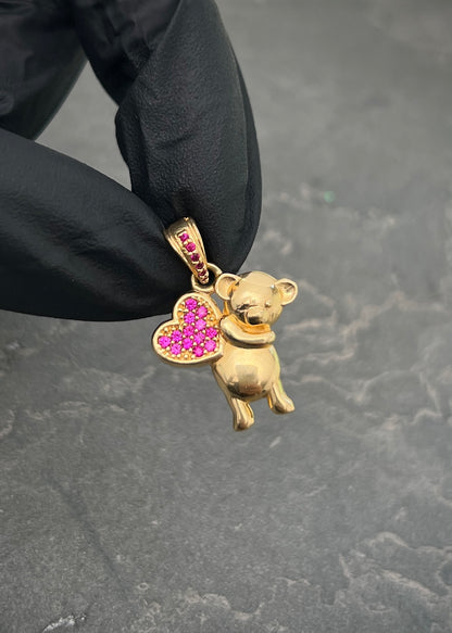 Dije Oso con Swarovski Fucsia 2.3gr / 2.5cm / 17mm — Oro Amarillo