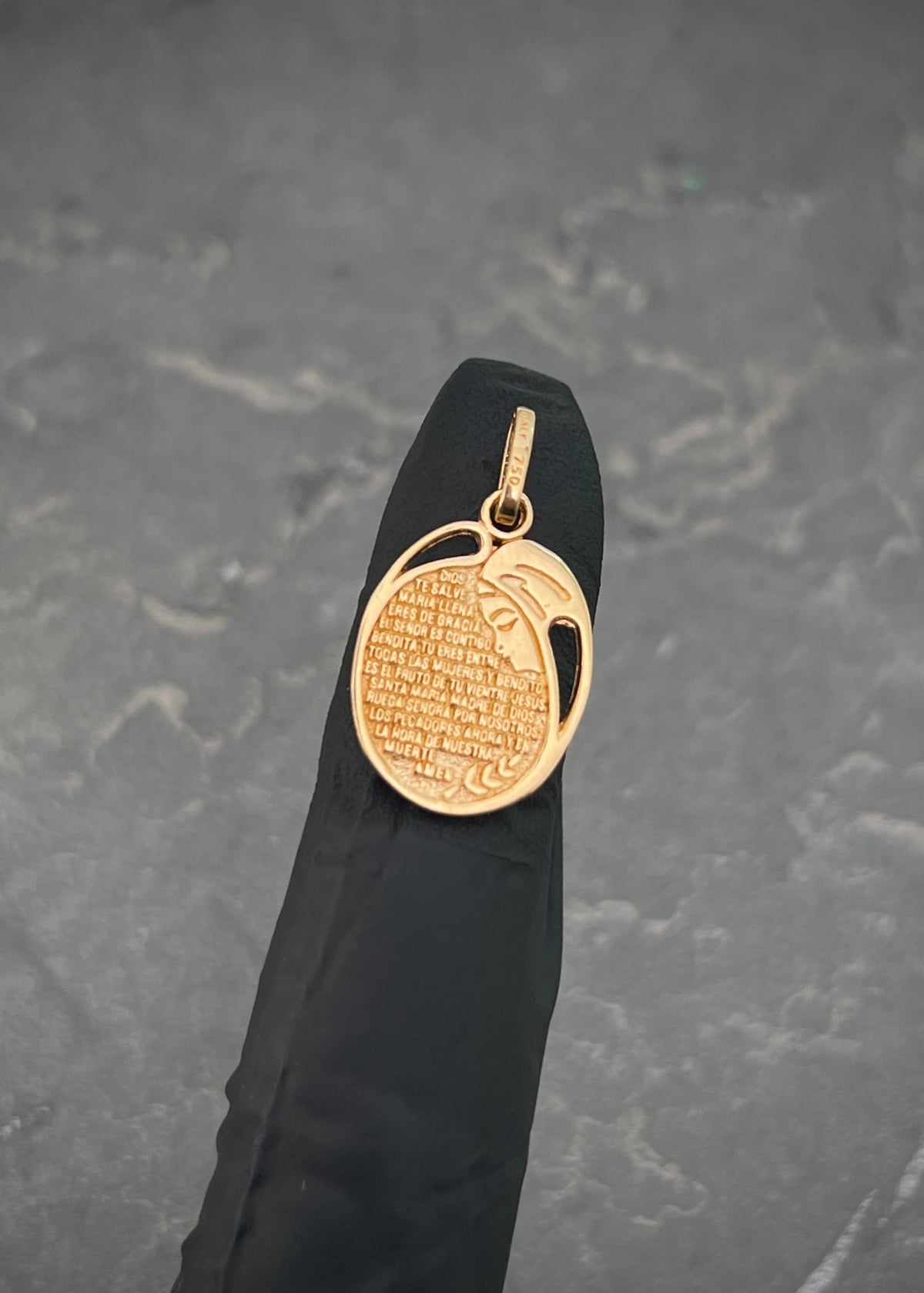 Dije Virgen Maria 1.65gr / 2.4cm / 13mm — Oro Amarillo