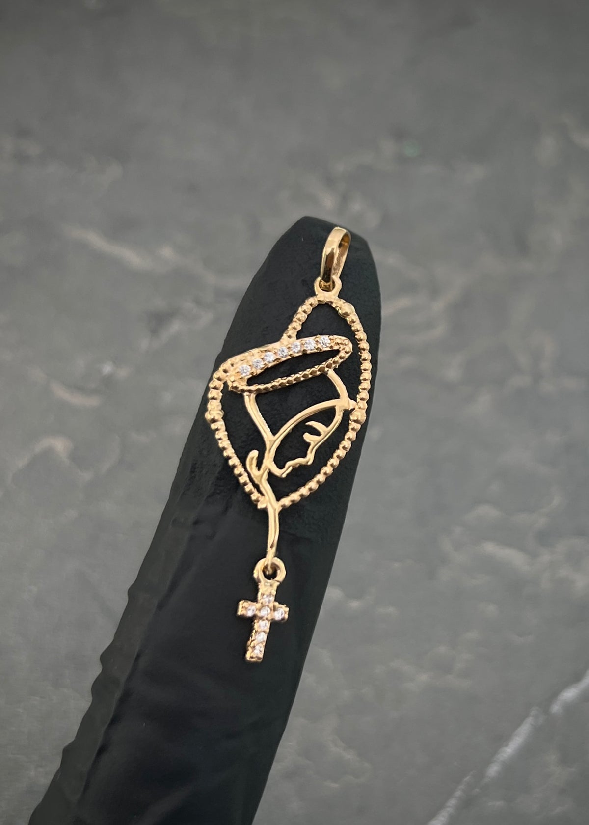 Dije Virgen Maria con Swarovski Blanco 1gr / 4.1cm / 14.3mm — Oro Amarillo