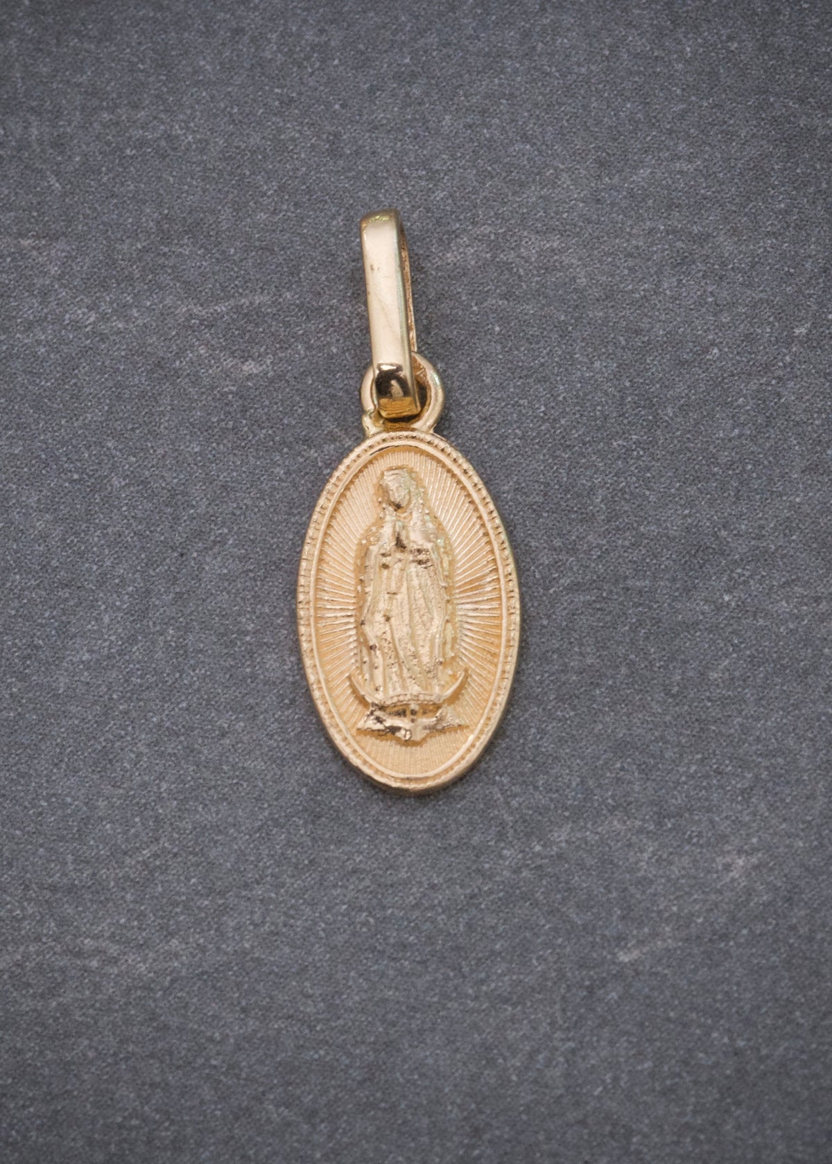 Dije Virgen de Guadalupe 0.8gr / 1.9cm / 7.3mm — Oro Amarillo