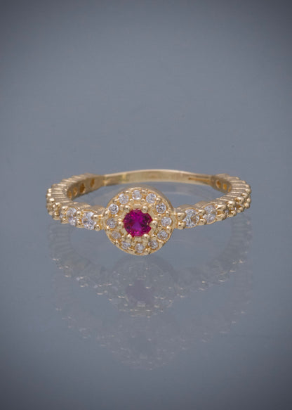 Anillo con swarovski blanco y fucsia 2.3gr / TALLA 5 1/2 / Oro Amarillo Nac B